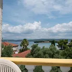 ゲストハウス And By The Sea Mrljane, Pasman - 327 3*